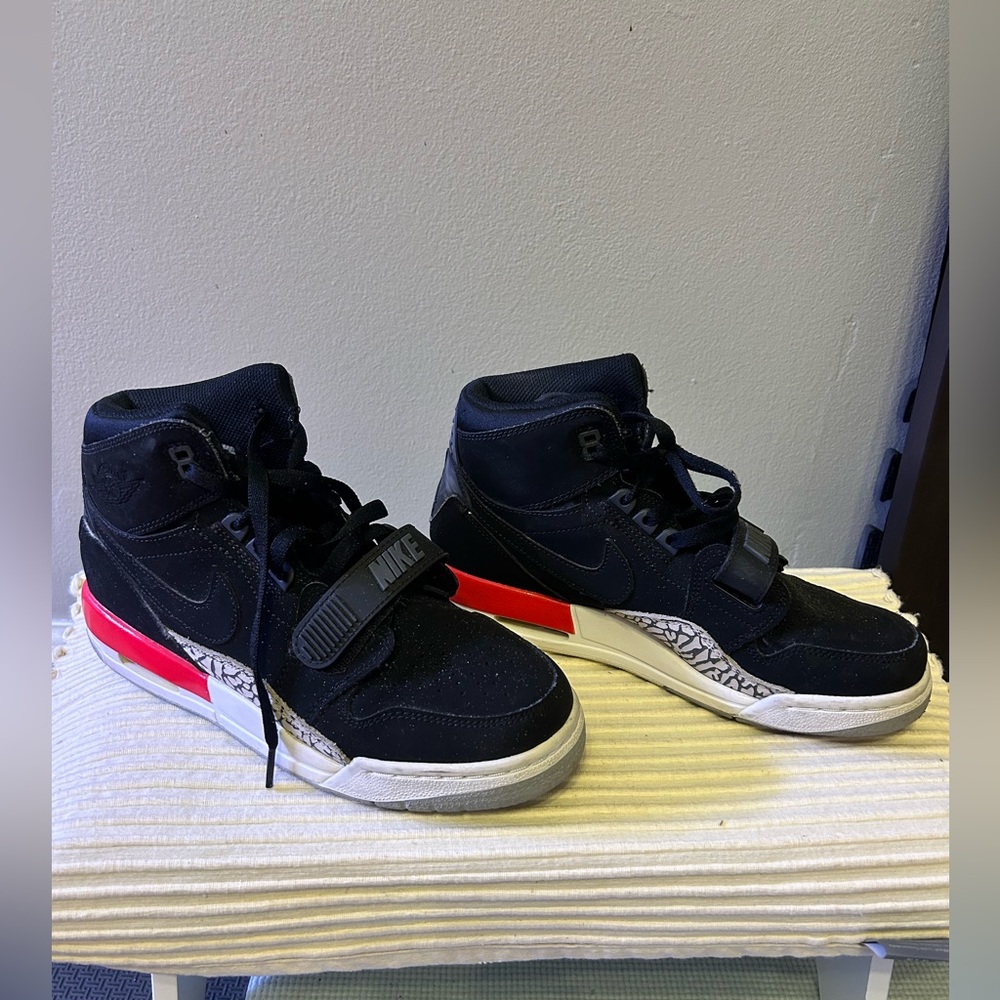 Jordan Legacy 312 ‘Black Suede’. AT4040-080
High Top Sneaker - Picture 8 of 11